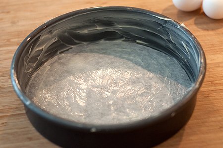 papered cake pan